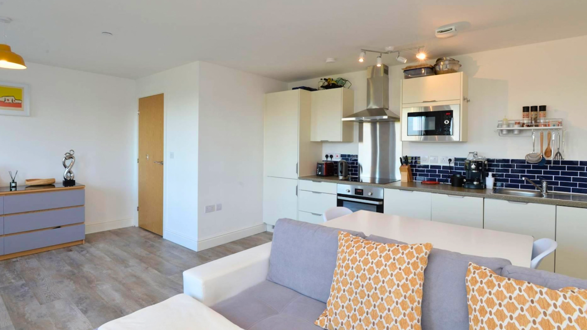 Embankment West – Edinburgh Apartments For Rent | Elfin Square