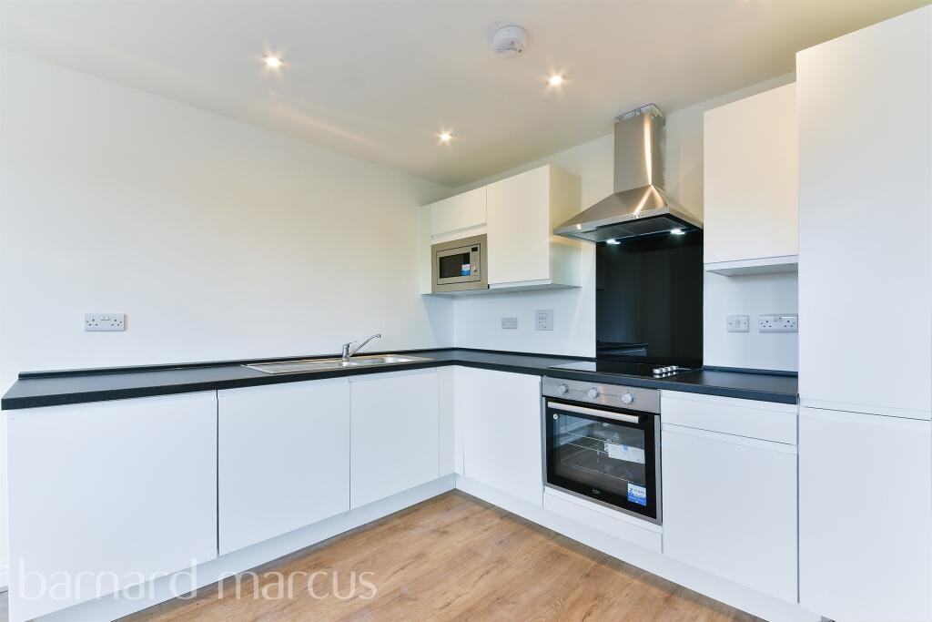 Feltham Court | Middlesex | 3 Bedroom Apartment For Rent